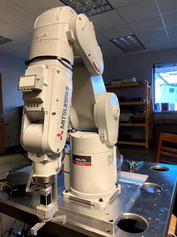 Mitsubishi robotic arm at DCM Tech