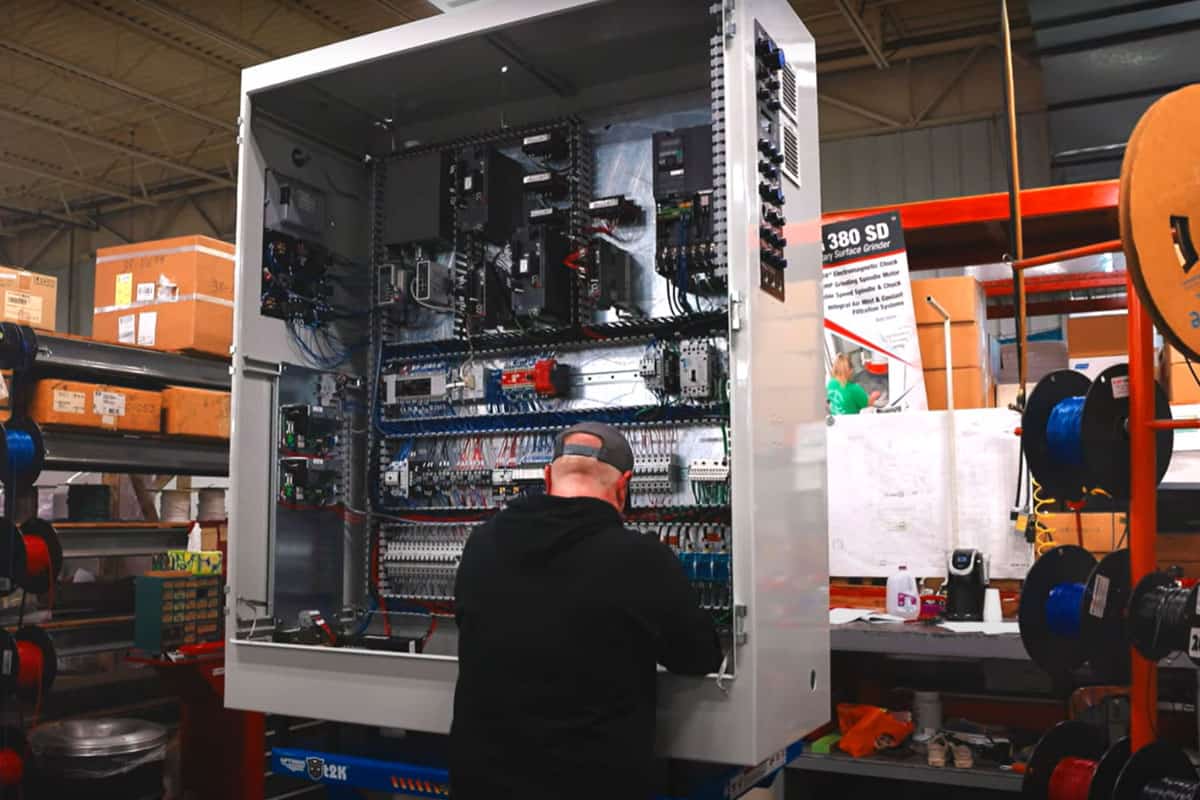 Dcm Tech Employee Assembling Machine